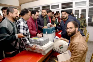 जम्मू-कश्मीर : चुनाव विभाग ने एमसीसी उल्लंघन के लिए 40 सरकारी कर्मचारियों के खिलाफ कार्रवाई की